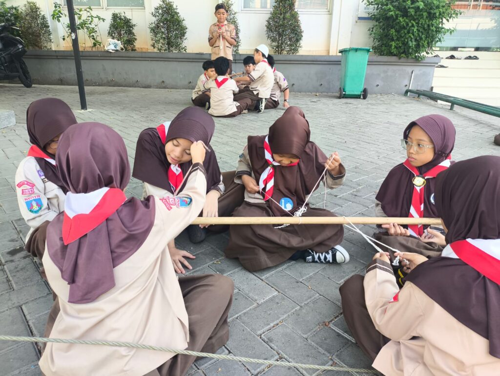 Kegiatan Pramuka di SD Islam Al Azhar 17 Bintaro