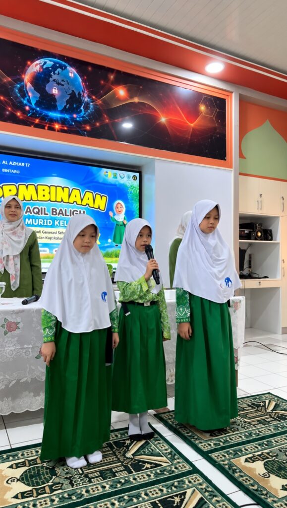 Murid kelas 5 SD Islam Al Azhar 17 Bintaro mengikuti kegiatan Pembinaan Aqil Baligh