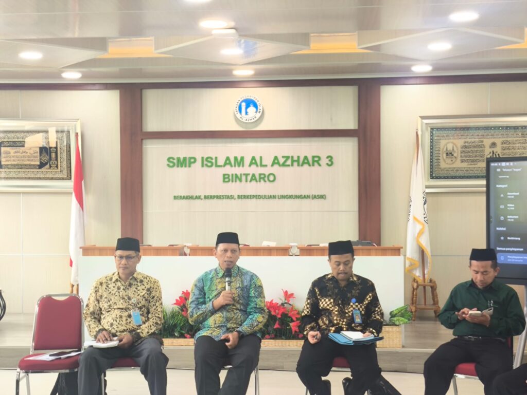 Bapak Dr. H. Gunanto, M.Pd., selaku Kepala Direktorat Dikti, Diklat, dan Pengembangan Pendidikan YPI Al Azhar meberikan arahan dalam FGD Hukum di Al Azhar Bintaro