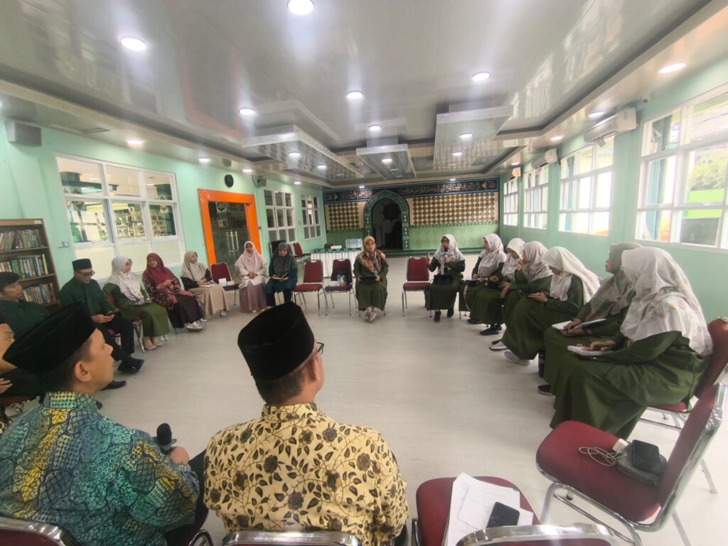 Suasana FGD Hukum di Aula SMP Islam Al Azhar 17 Bintaro